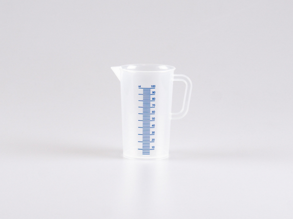 messbecher-kosmetik-abfuellen