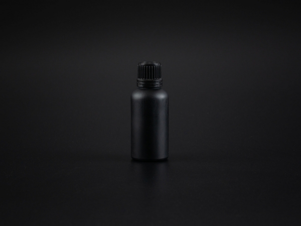 schwarzglas-flasche-tropfmontur-medizinflaschen