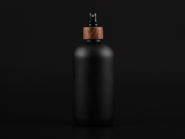 Schwarzglasflasche 480ml, mit Zerstäuber Walnut