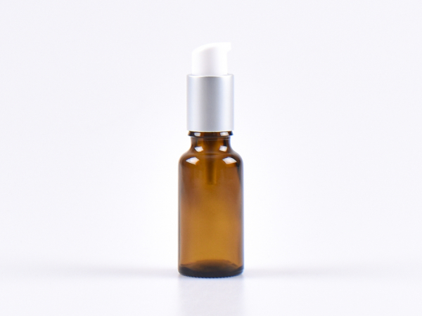 braunglas-lotionsflasche-silber-matt