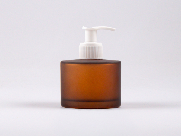 Braunglasflasche Lilly 180 ml - Dispenser Kunststoff