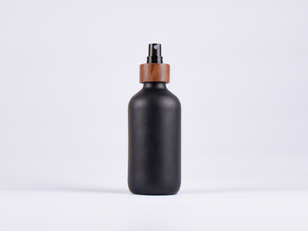 Schwarzglasflasche 250ml, mit Zerstäuber Walnut