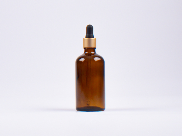 Braunglasflasche 100ml, mit Pipette gold