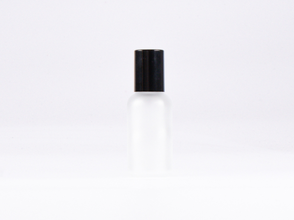 Glasflasche-mit-Roll-On-Montur-Glas-Stahl