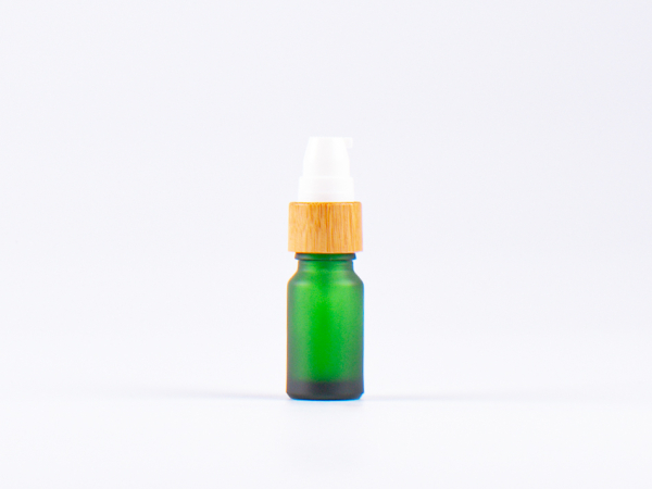 Grünglasflasche 10ml, mit Lotionspumpe Bambus