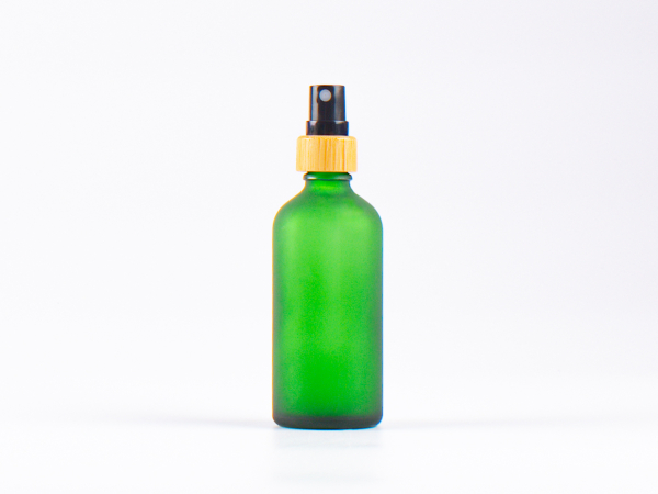 Grünglasflasche 100ml, mit Zerstäuber Bambus