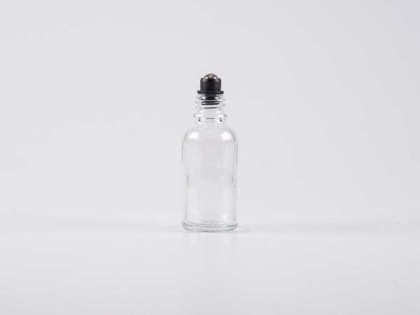 Glasflasche-mit-Roll-On-Montur-Glas-Stahl