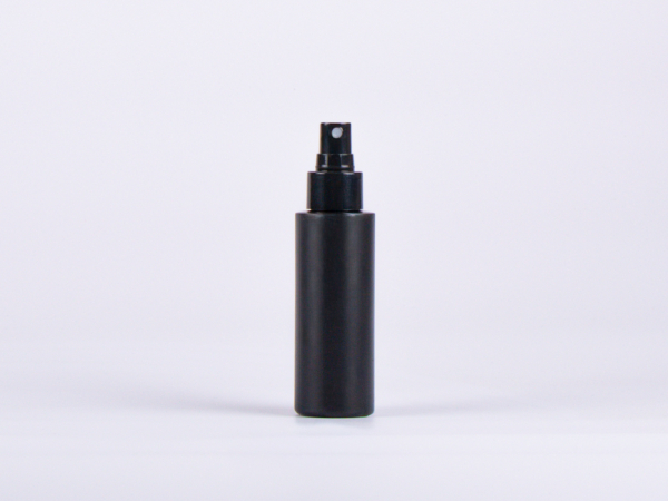 Flasche "Tara" 100ml, matt-schwarz, mit Zerstäuber weiss/schwarz