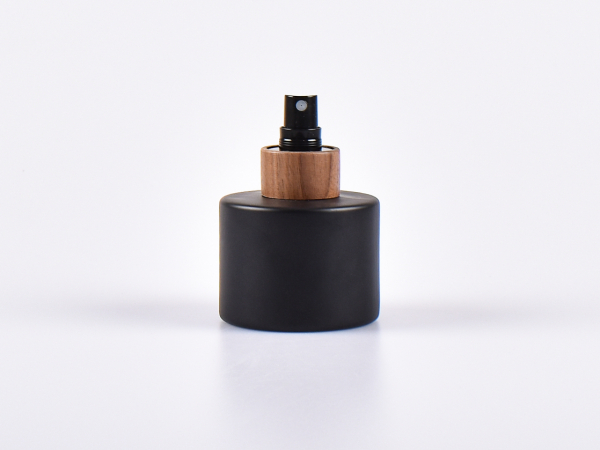 Rundflasche "Lilly", Schwarzglas, 130ml, mit Zerstäuber Walnut