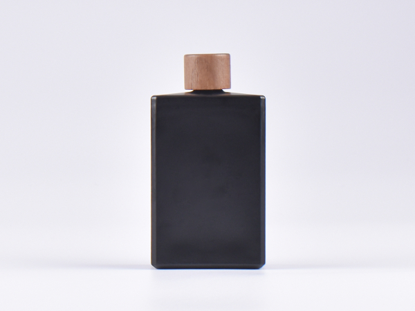 Schwarzglasflasche "Miro" 100ml, mit Schraubverschluss Walnut