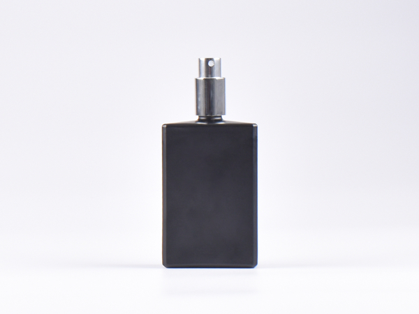 Schwarzglasflasche "Miro" 100ml, mit Zerstäuber Aluminium, 4 Color