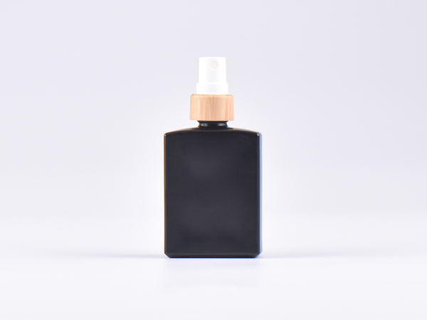Schwarzglasflasche "Miro" 50ml, mit Zerstäuber Bambus