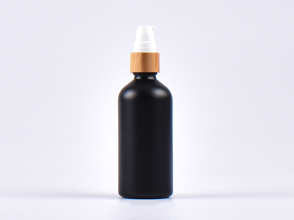 Schwarzglasflasche 100ml, mit Lotionspumpe Bambus
