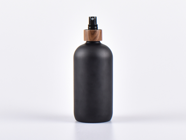 Schwarzglasflasche 500ml, mit Zerstäuber Walnut