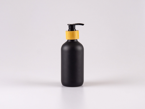Schwarzglasflasche 220ml, mit Dispenser Bambus
