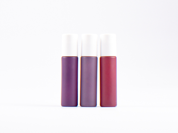 Roll-On-Flasche "Emma", 10ml, pastell red, mit Deckel weiss/schwarz