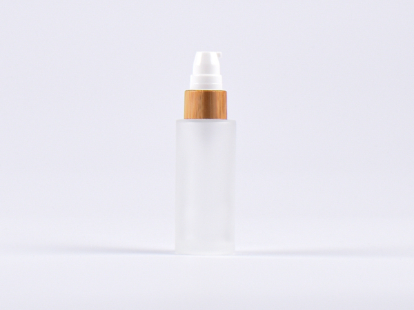 Glasflasche säuremattiert, 30ml, mit Lotionspumpe Bambus