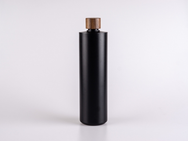 Flasche "Tara" 450ml, matt-schwarz, mit Walnutdeckel