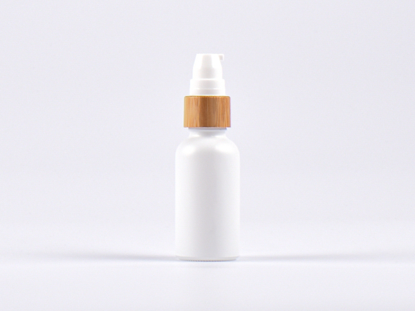 Weissglasflasche 30ml, mit Lotionspumpe Bambus