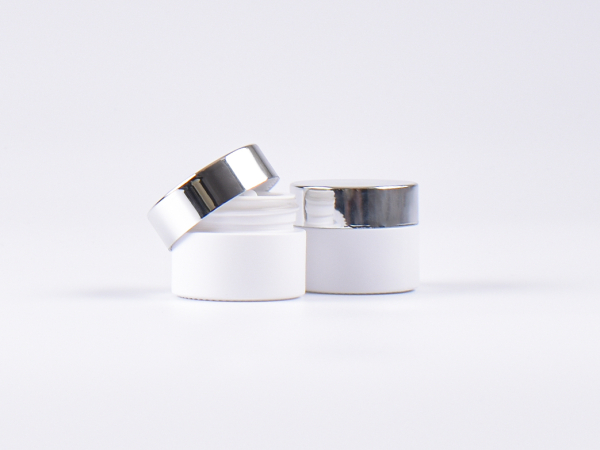 Weissglasdose, 15ml, mit Deckel silber