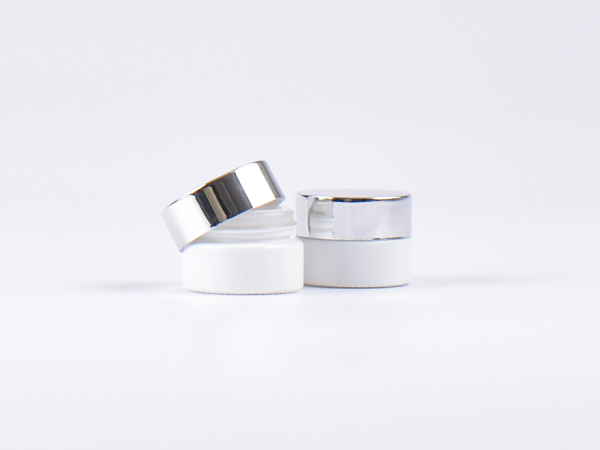 Weissglasdose, 7ml, mit Deckel silber