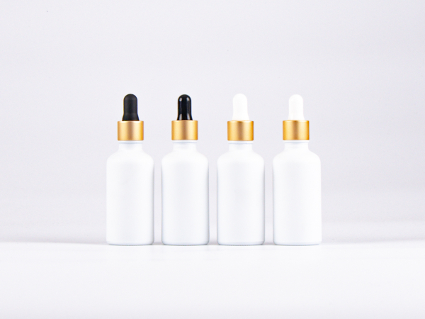 Weissglasflasche 100ml, mit Pipette gold