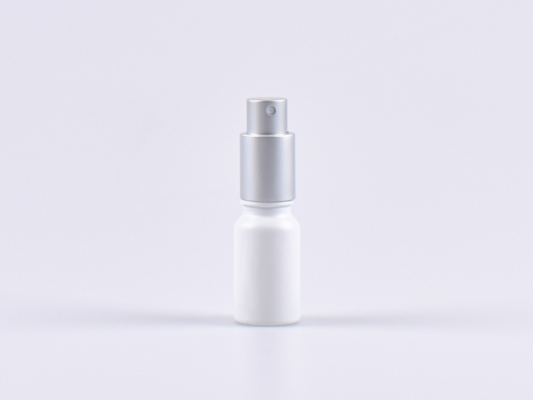 glasflasche-weiss-alu-spray-silber
