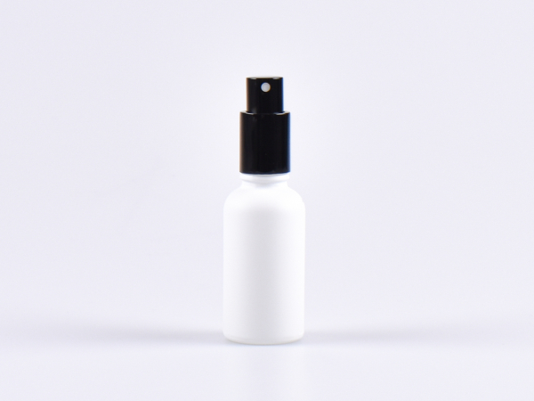 glas-flasche-weiss-matt-silber-spray