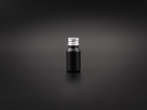 schwarz-matt-glasflasche-kosmetik