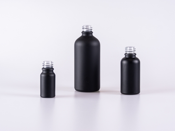 schwarze-glasflaschen-din18-mattiert-kosmetik-cbd