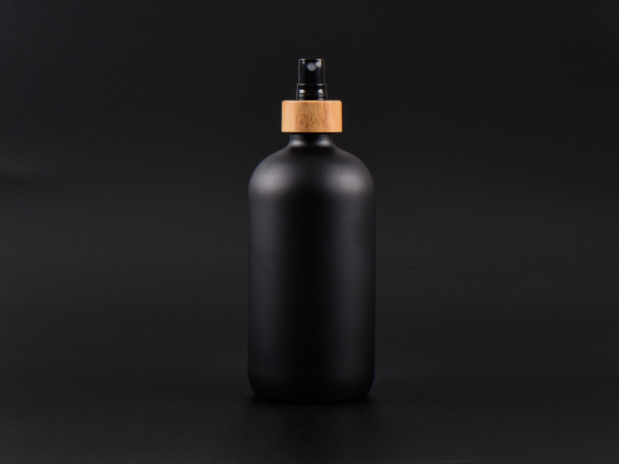 Schwarzglasflasche 480ml, mit Zerstäuber Bambus