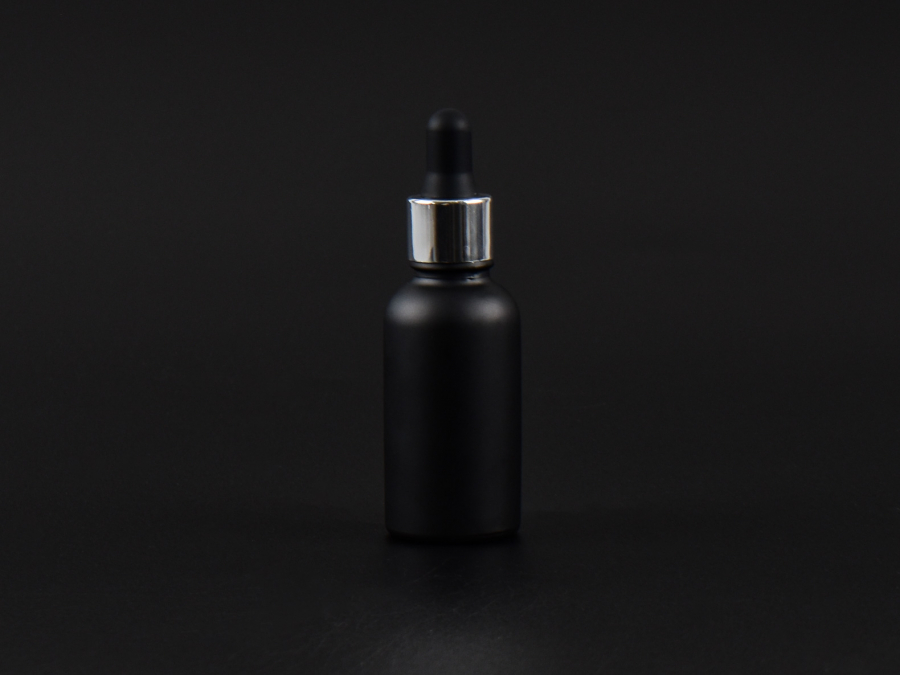 Schwarzglasflasche 30ml, mit Pipette silber