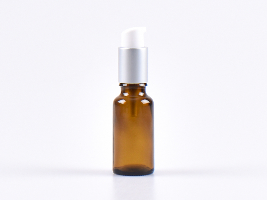 braunglas-lotionsflasche-silber-matt