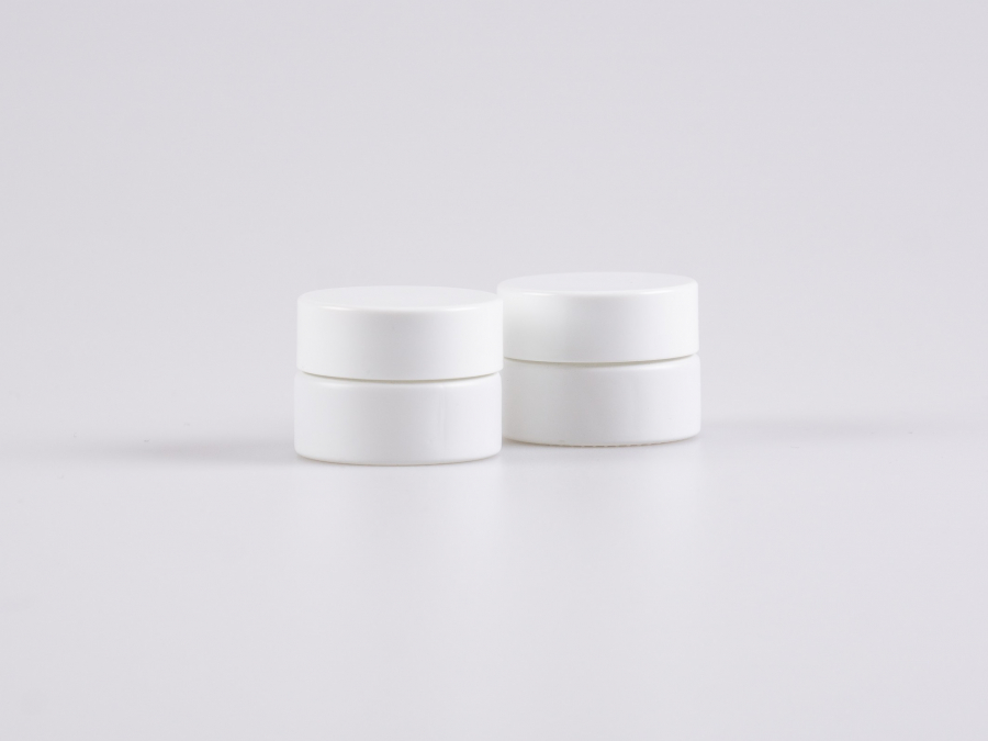 Weissglasdose, 7ml, mit Deckel weiss