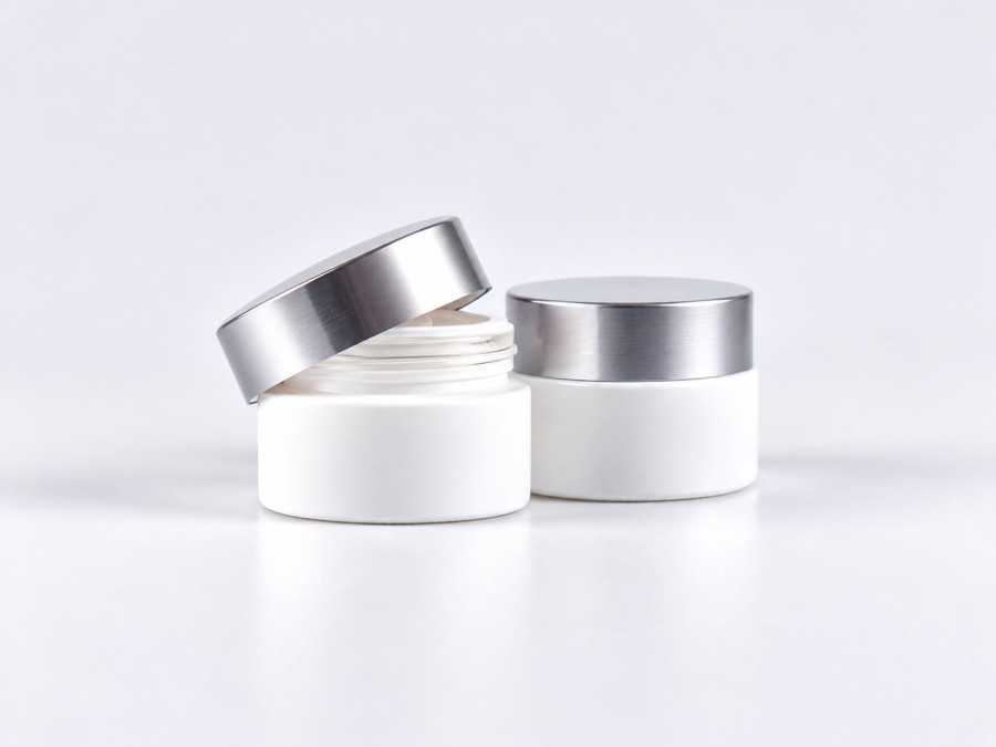 Weissglasdose 15 ml – Deckel Silber