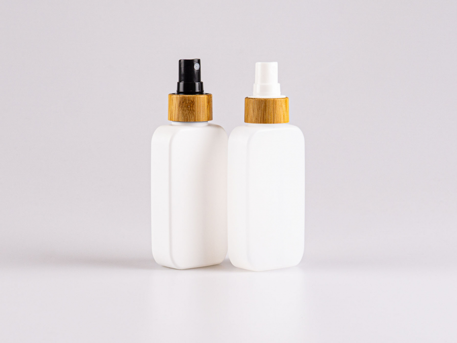 Flasche "Henry", 100ml, HDPE, mit Zerstäubermontur Bambus