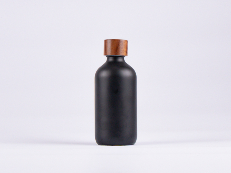 Schwarzglasflasche 250ml, mit Schraubverschluss Walnut