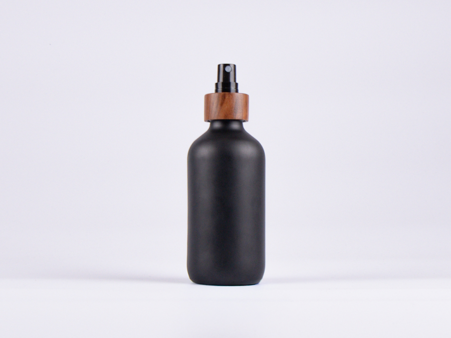 Schwarzglasflasche 250ml, mit Zerstäuber Walnut
