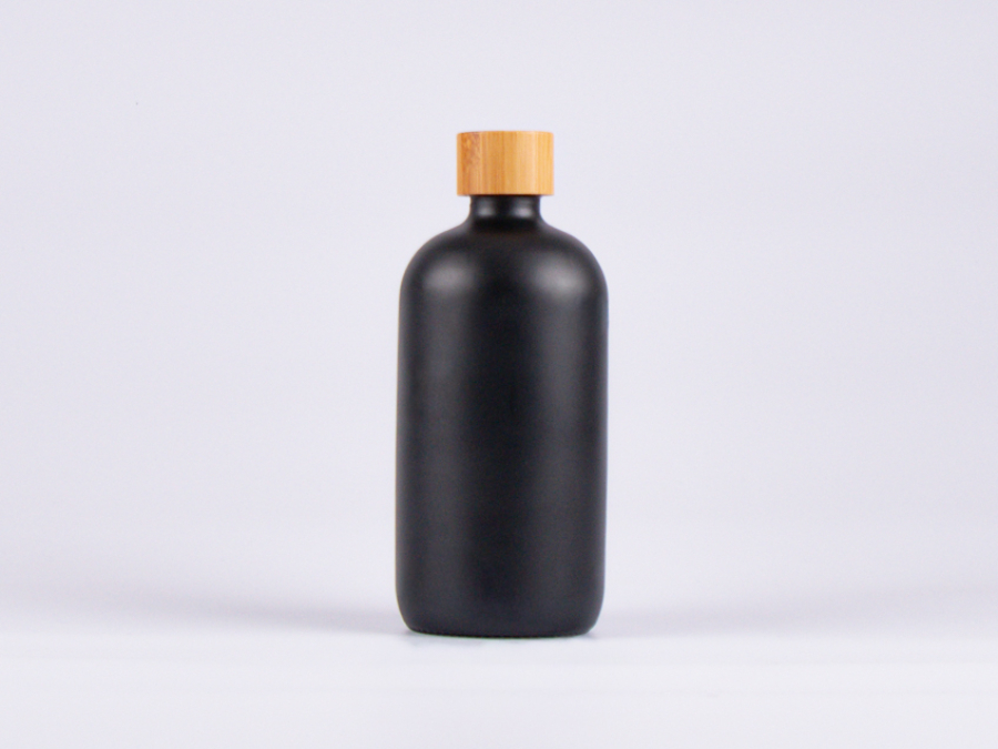 Schwarzglasflasche 500ml, mit Schraubverschluss Bambus