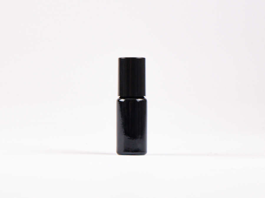 Glasflasche-mit-Roll-On-Montur-Glas-Stahl