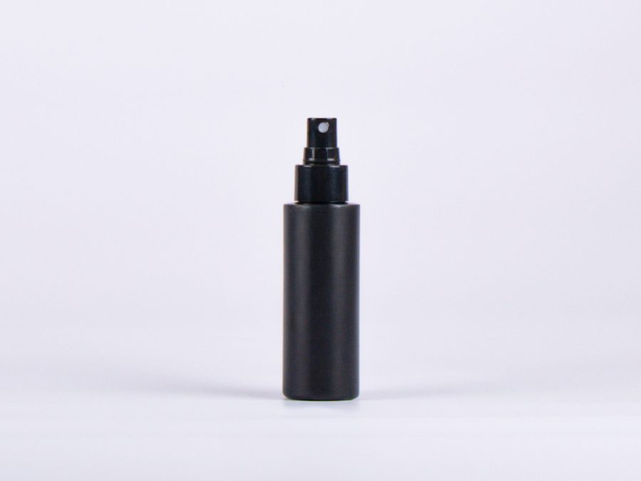 Flasche "Tara" 100ml, matt-schwarz, mit Zerstäuber weiss/schwarz