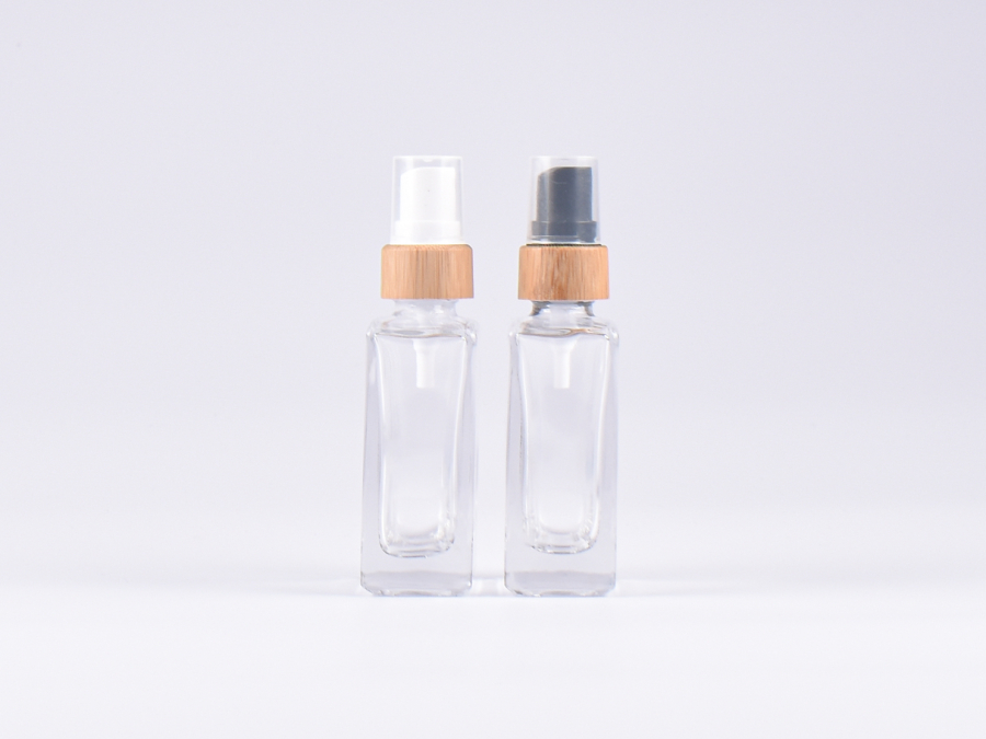 Klarglasflasche "Miro" 50ml, mit Zerstäuber Bambus
