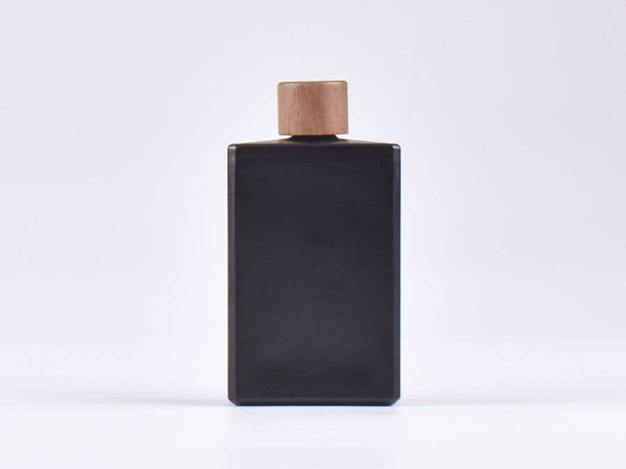 Schwarzglasflasche "Miro" 100ml, mit Schraubverschluss Walnut