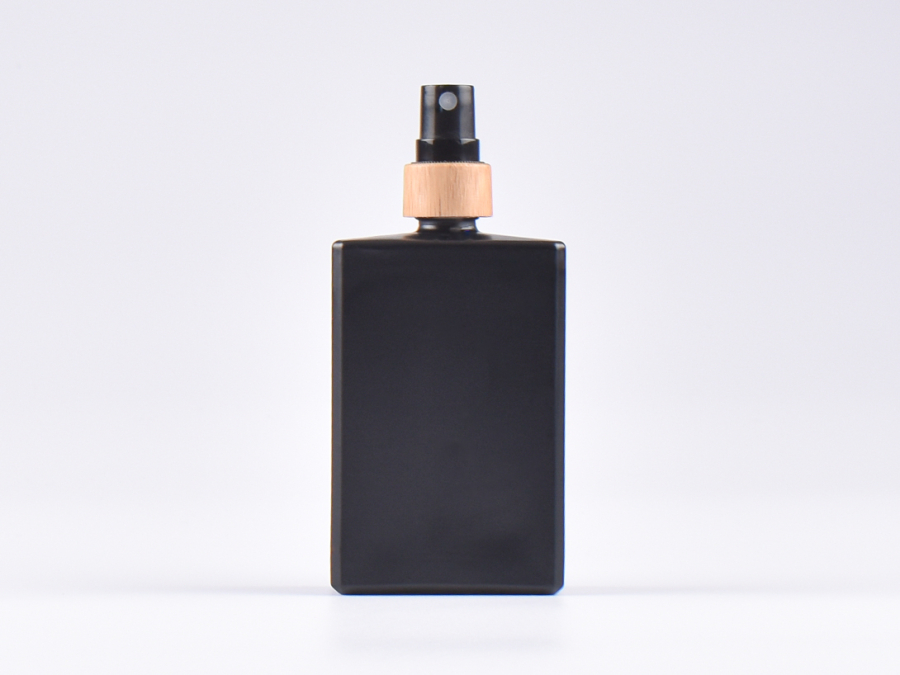 Schwarzglasflasche "Miro" 100ml, mit Zerstäuber Bambus