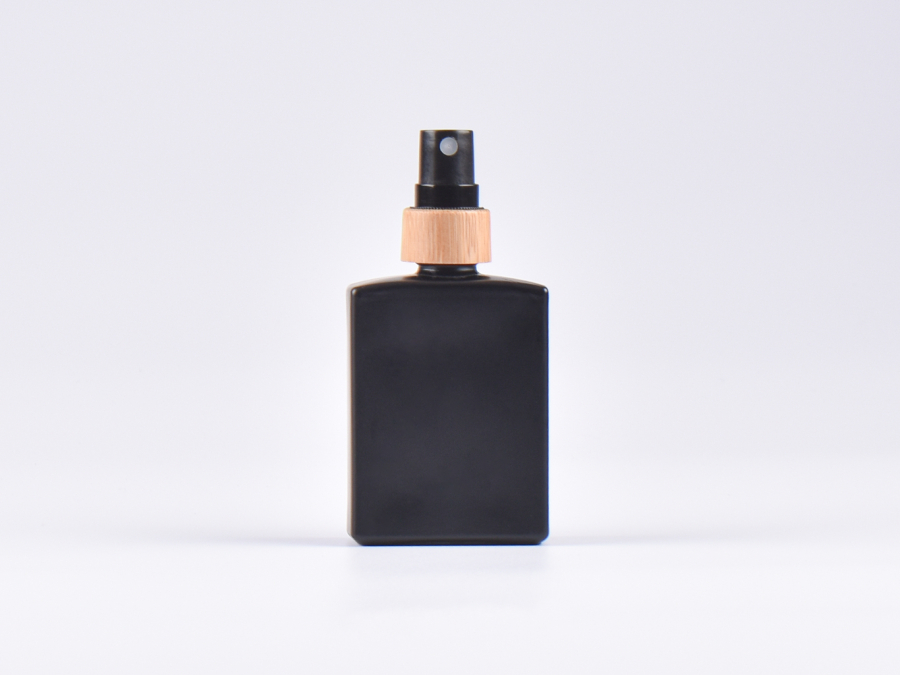 Schwarzglasflasche "Miro" 50ml, mit Zerstäuber Bambus