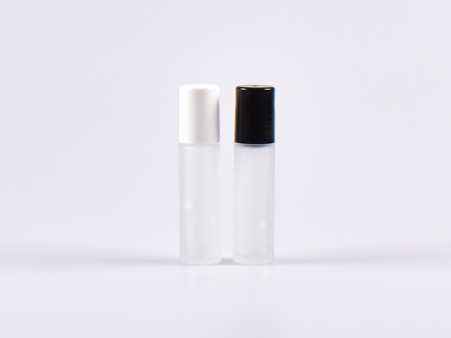 Roll-On-Flasche, säuremattiertes Glas,10ml, Deckel weiss/schwarz