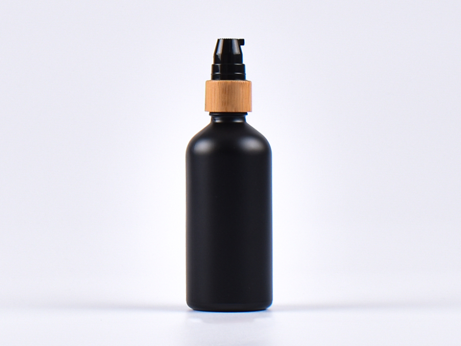 Schwarzglasflasche 100ml, mit Lotionspumpe Bambus