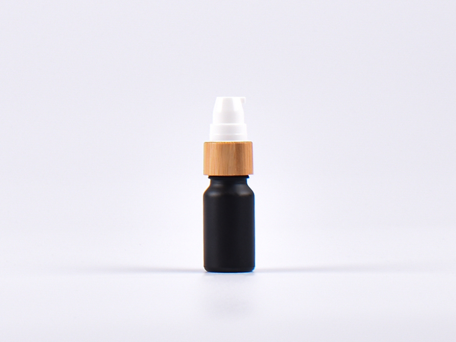 Schwarzglasflasche 10ml, mit Lotionspumpe Bambus