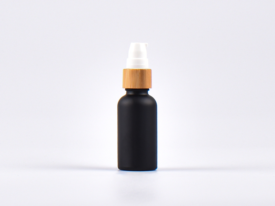 Schwarzglasflasche 30ml, mit Lotionspumpe Bambus