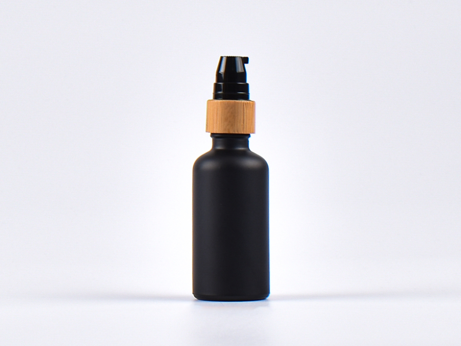 Schwarzglasflasche 50ml, mit Lotionspumpe Bambus